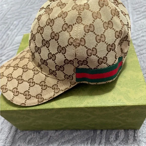 Gucci Tan Monogram Cap with Green and Red Stripe - Picture 2 of 7